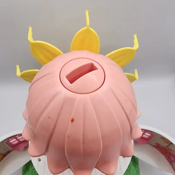 1984 Charmkins Whippoorwill Flower Mill Playset w Accessories Hasbro Vintage - Picture 4 of 6